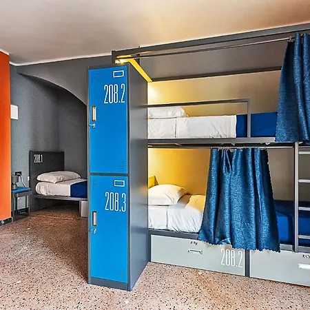Marathon Hostal